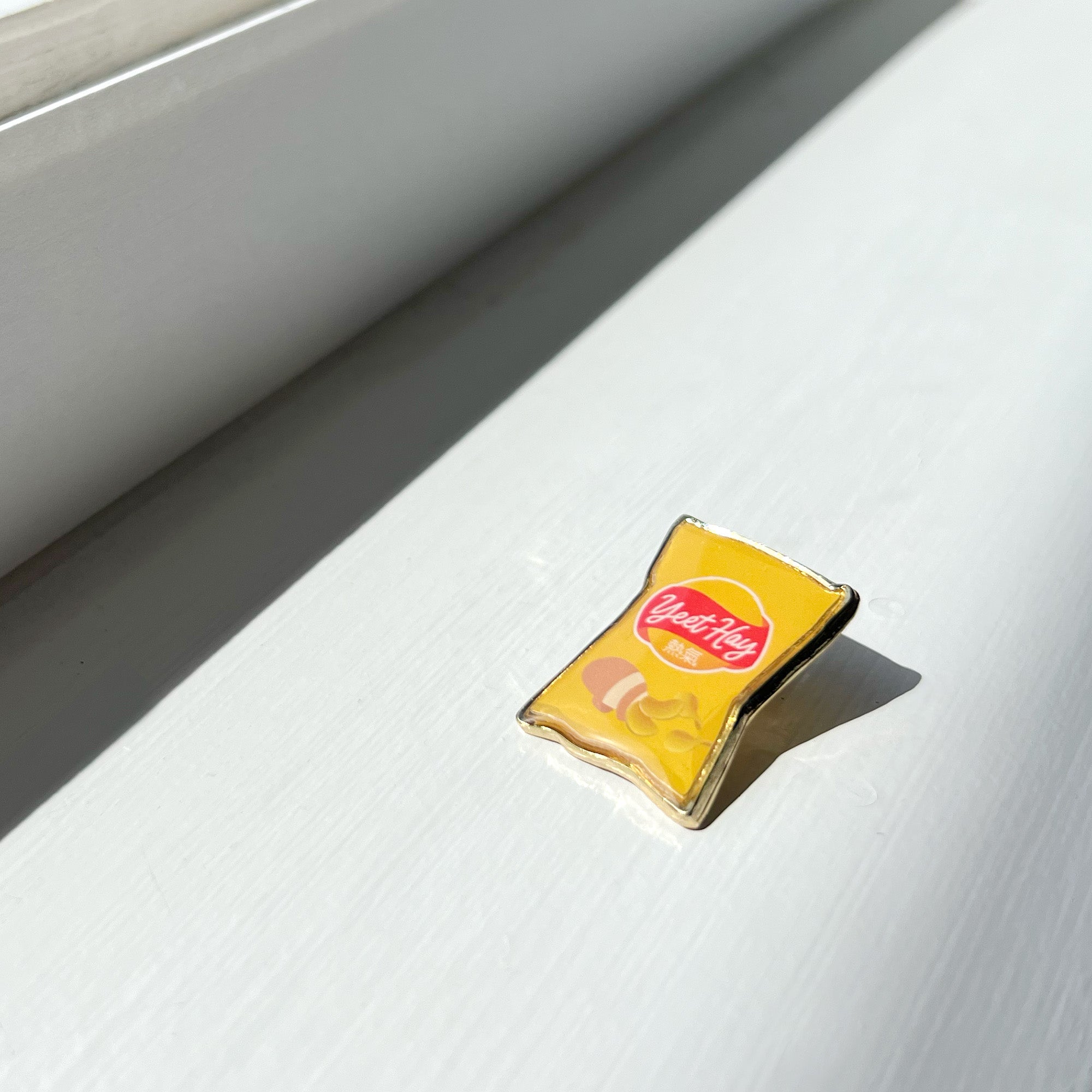 Yeet hay (熱氣) lapel pin by I&
